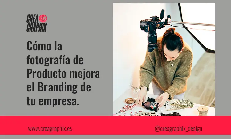 Chica haciendo foto de producto