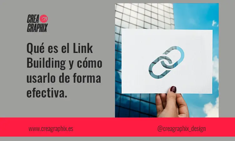 Imagen en la que se ve una mano que porta un papel con dos eslabones simbolizando un link, para este artículo llamado "Estrategias efectivas de link building para SEO"